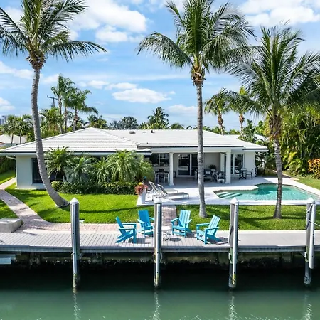 Seven Palms Waterfront, Heated Pool & Private Dock -Walk To Beach!